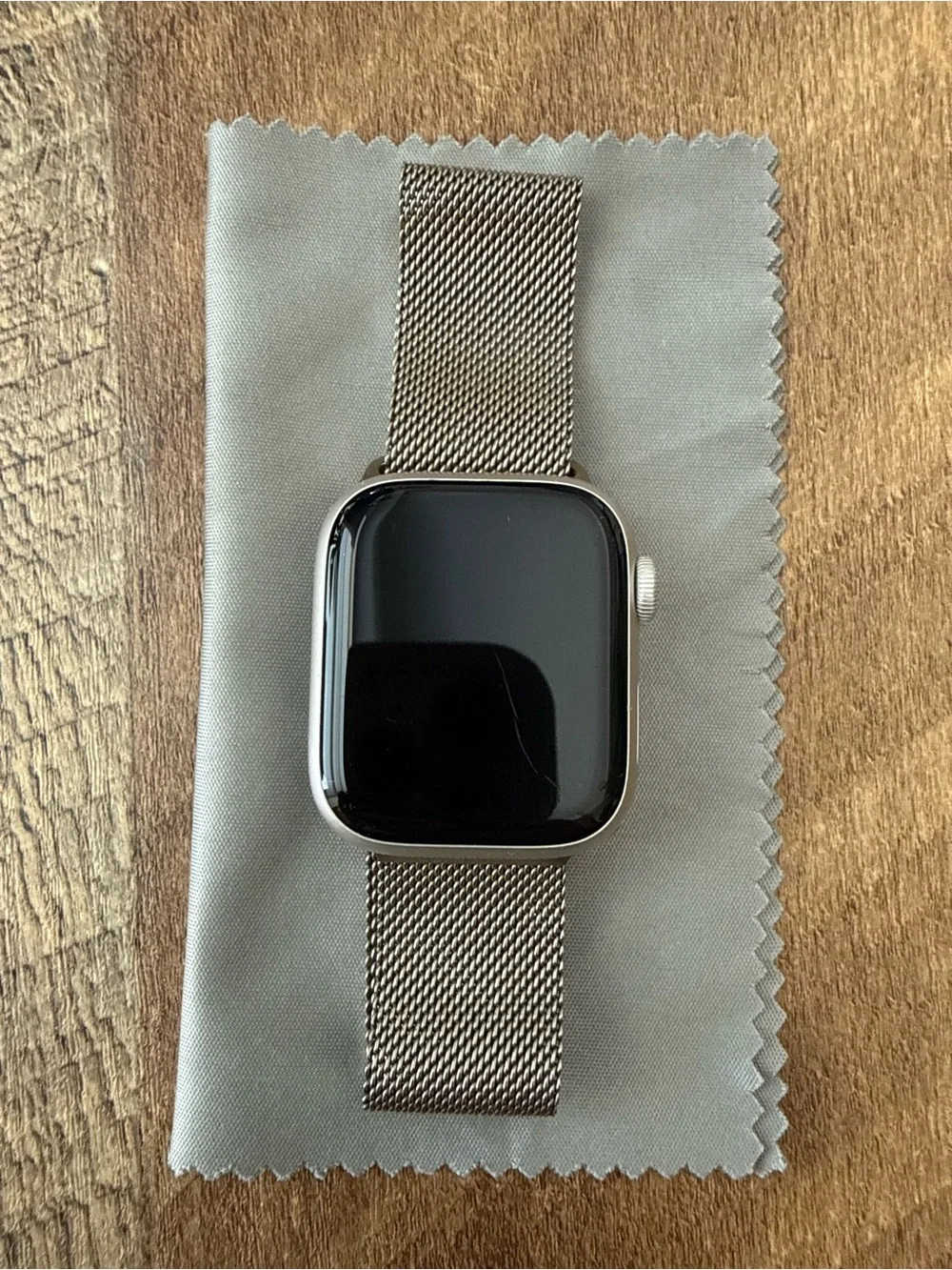 Apple Series 9 Smartwatch with Milanese Band
